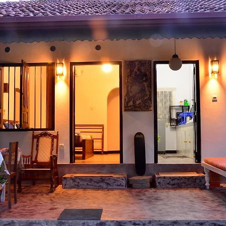 Aknara Rest Hotel Weligama Esterno foto