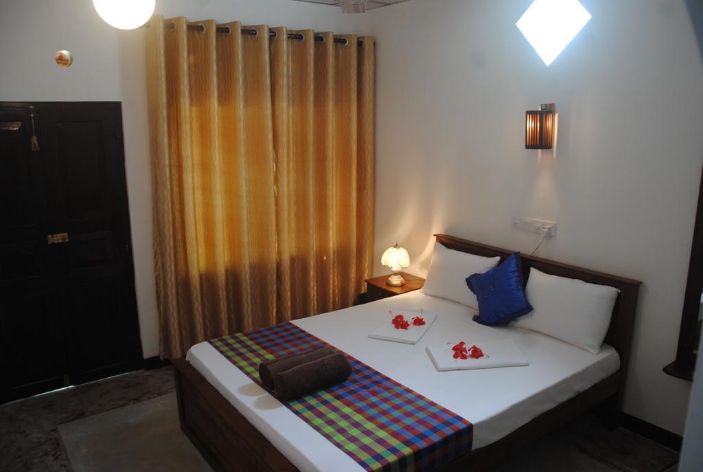 Aknara Rest Hotel Weligama Esterno foto