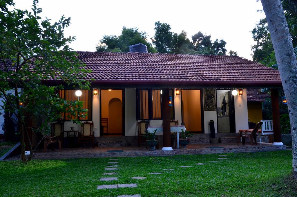 Aknara Rest Hotel Weligama Esterno foto