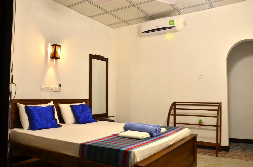 Aknara Rest Hotel Weligama Esterno foto