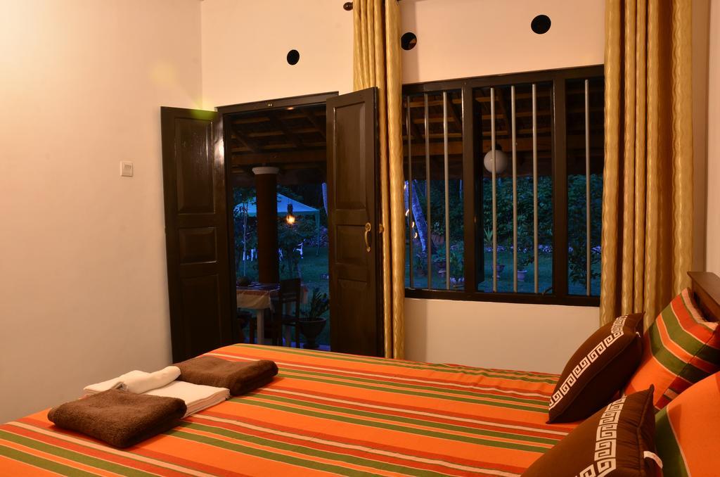 Aknara Rest Hotel Weligama Esterno foto