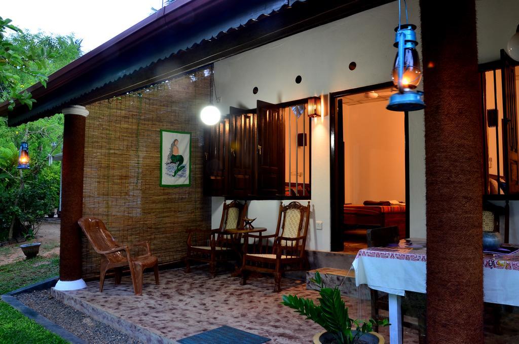 Aknara Rest Hotel Weligama Esterno foto